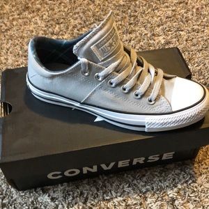 Women’s size 7 converse